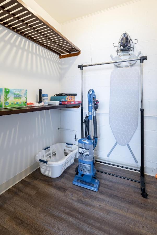 Georgetown Villas 3-2C Close To Cleveland Airport And Fairview Hospital Ideal For Long Stays! 페어뷰공원 외부 사진
