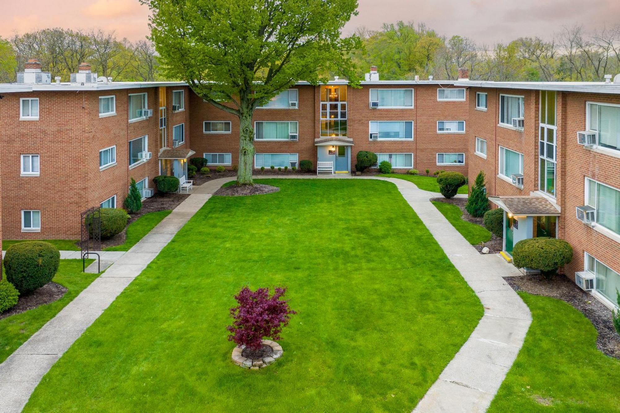 Georgetown Villas 3-2C Close To Cleveland Airport And Fairview Hospital Ideal For Long Stays! 페어뷰공원 외부 사진